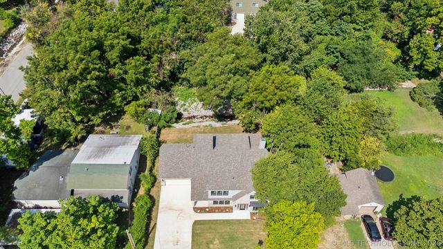 810 N Cedar Avenue, Broken Arrow, OK 74012