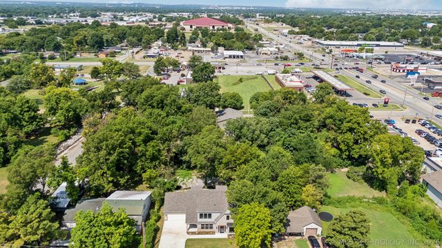 810 N Cedar Avenue, Broken Arrow, OK 74012