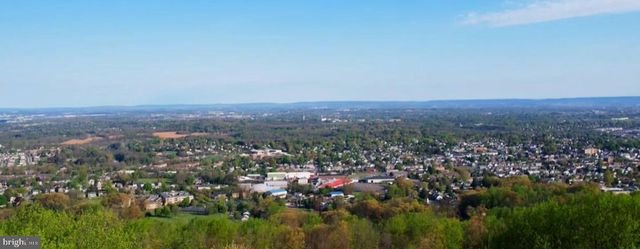 4825 S MOUNTAIN DR, Emmaus, PA 18049