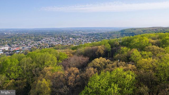 4825 S MOUNTAIN DR, Emmaus, PA 18049
