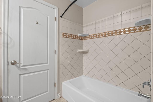 10572 E Carolina Willow Lane, Tucson, AZ 85747