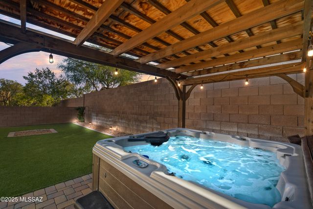 10572 E Carolina Willow Lane, Tucson, AZ 85747