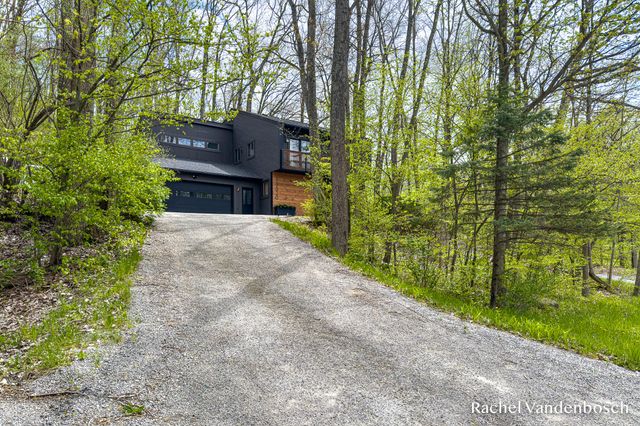 11520 Grand River Drive SE, Lowell, MI 49331