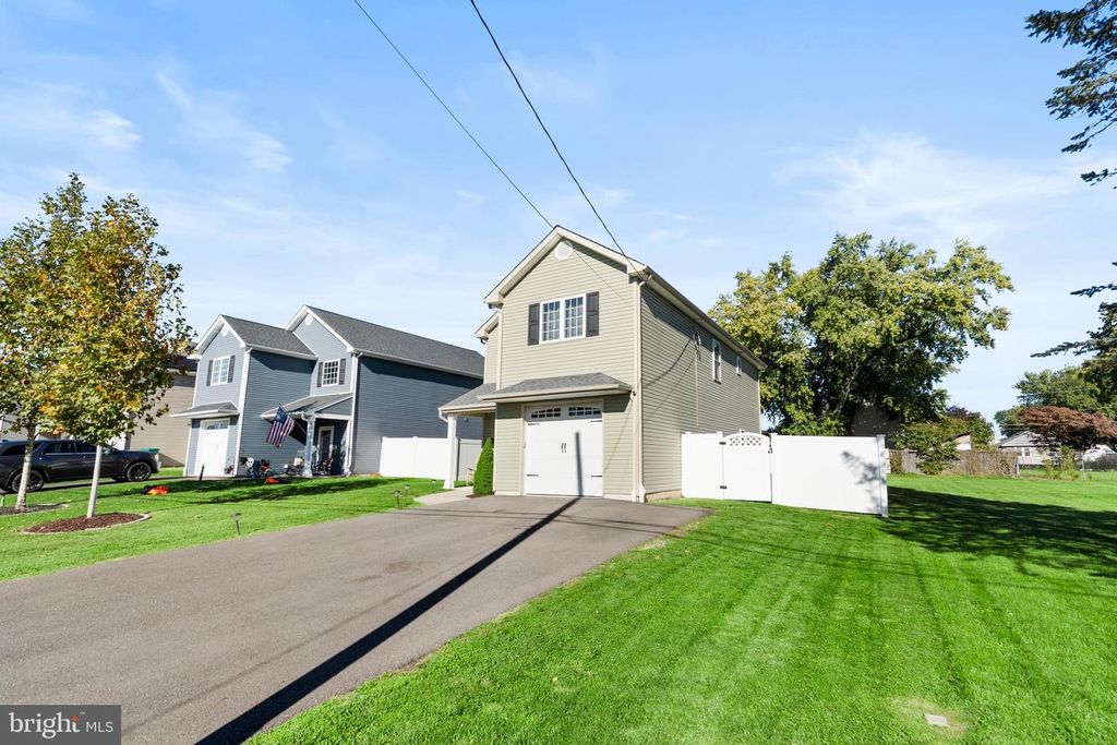 817 FIFTH AVE, Croydon, PA 19021