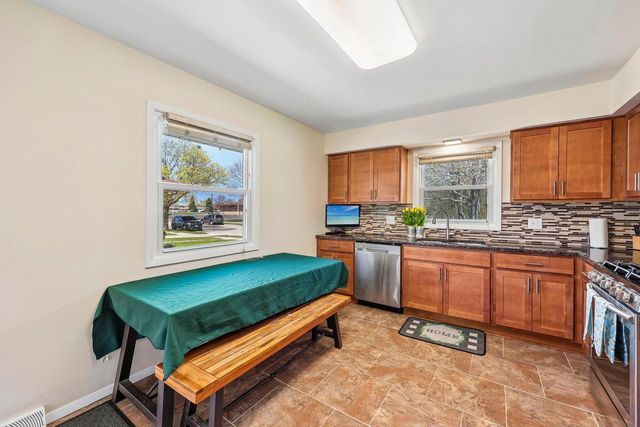 1431 24th STREET, Kenosha, WI 53140