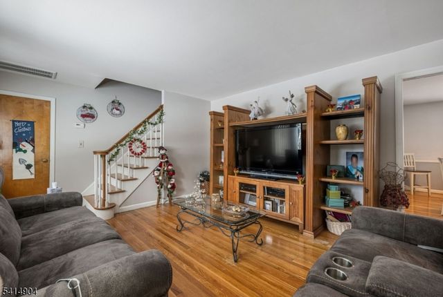 320 Cedar Hill Ave, Wyckoff Twp., NJ 07481