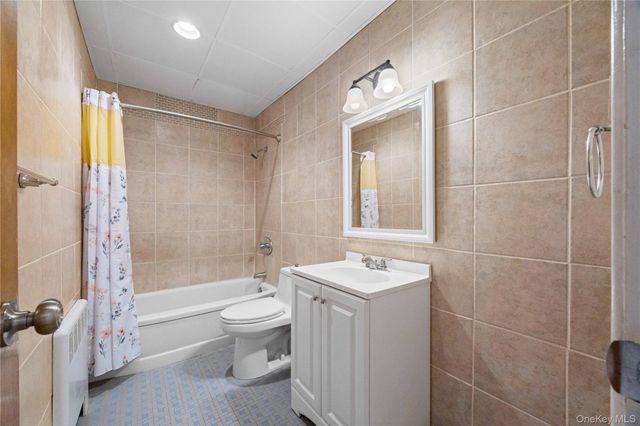 1051 Park Lane N, Franklin Square, NY 11010