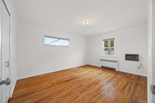 1051 Park Lane N, Franklin Square, NY 11010