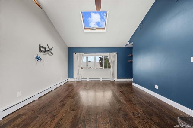 1051 Park Lane N, Franklin Square, NY 11010