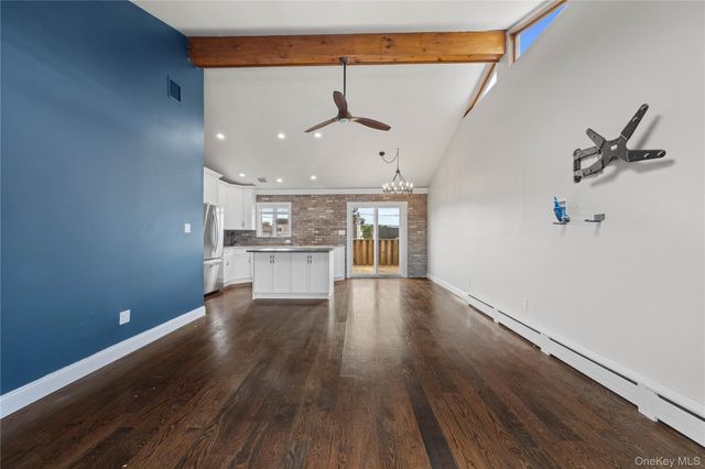 1051 Park Lane N, Franklin Square, NY 11010