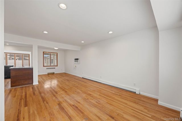 1051 Park Lane N, Franklin Square, NY 11010