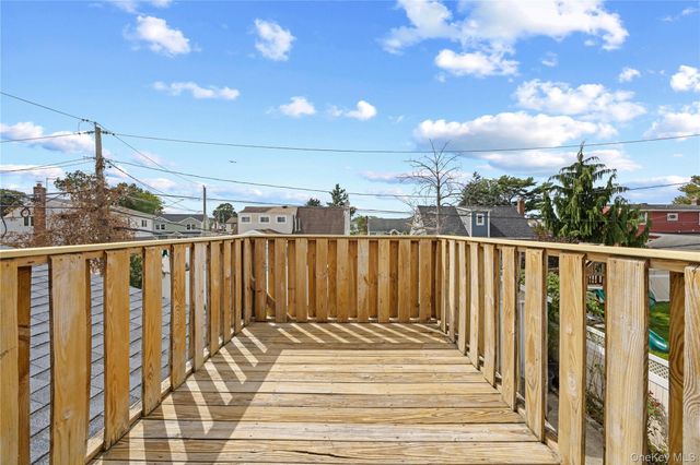 1051 Park Lane N, Franklin Square, NY 11010