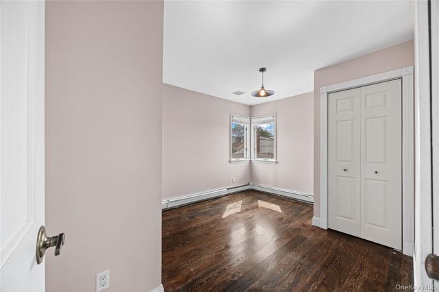1051 Park Lane N, Franklin Square, NY 11010