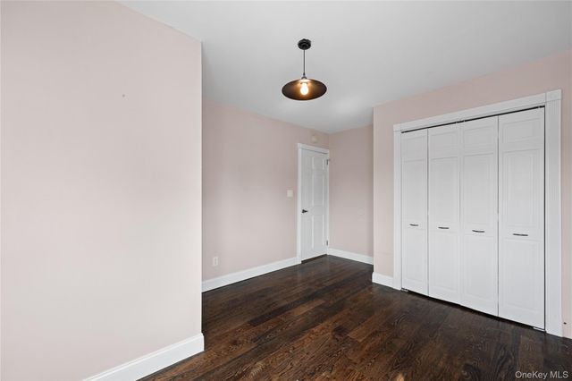 1051 Park Lane N, Franklin Square, NY 11010