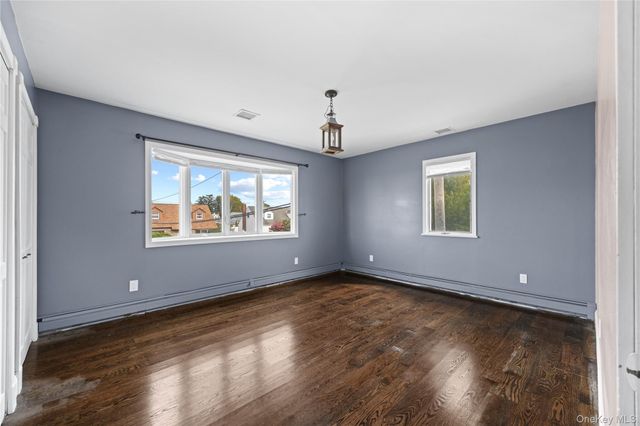 1051 Park Lane N, Franklin Square, NY 11010