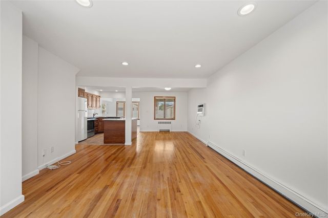 1051 Park Lane N, Franklin Square, NY 11010