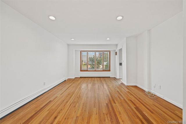 1051 Park Lane N, Franklin Square, NY 11010