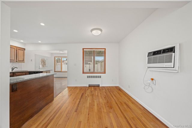 1051 Park Lane N, Franklin Square, NY 11010