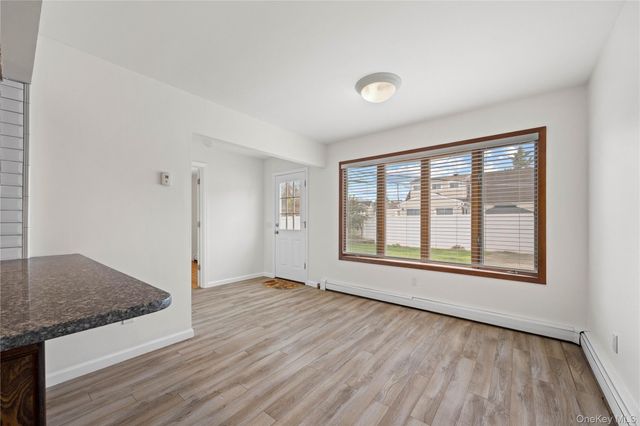 1051 Park Lane N, Franklin Square, NY 11010