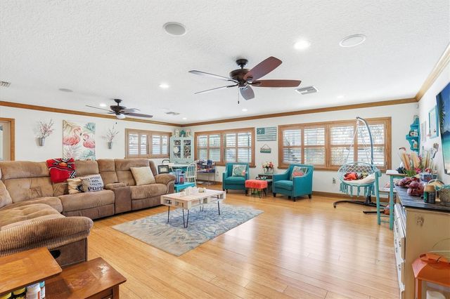 807 W RUSSELL DRIVE, Plant City, FL 33563