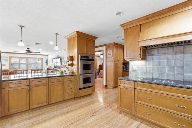 807 W RUSSELL DRIVE, Plant City, FL 33563