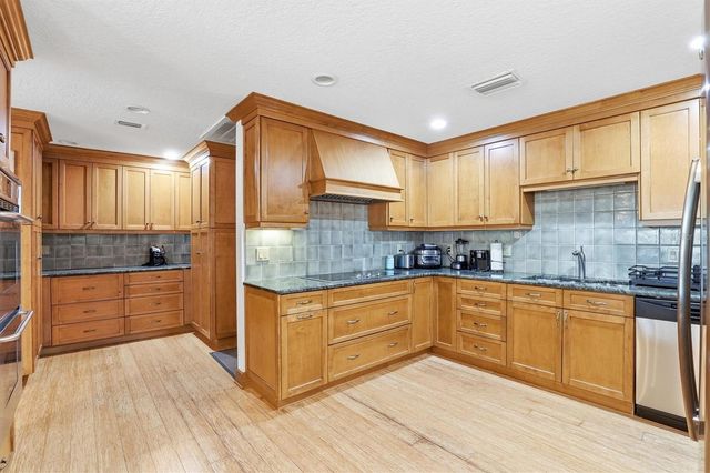 807 W RUSSELL DRIVE, Plant City, FL 33563