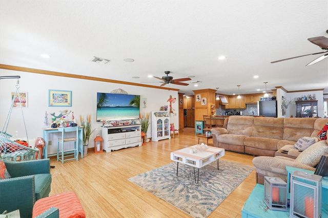 807 W RUSSELL DRIVE, Plant City, FL 33563