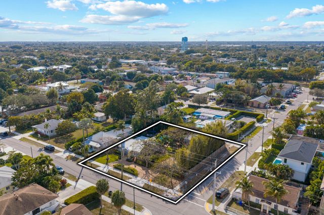 304 SE 4th Avenue, Delray Beach, FL 33483