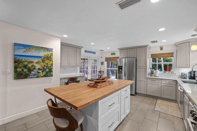 304 SE 4th Avenue, Delray Beach, FL 33483