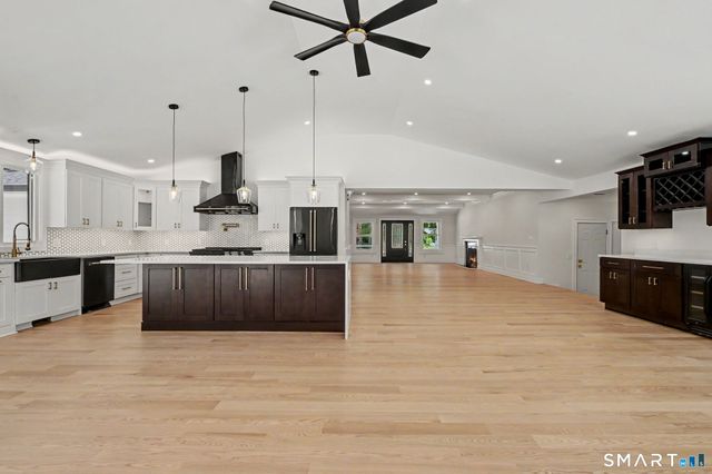 203 Wildflower Lane, Fairfield, CT 06824