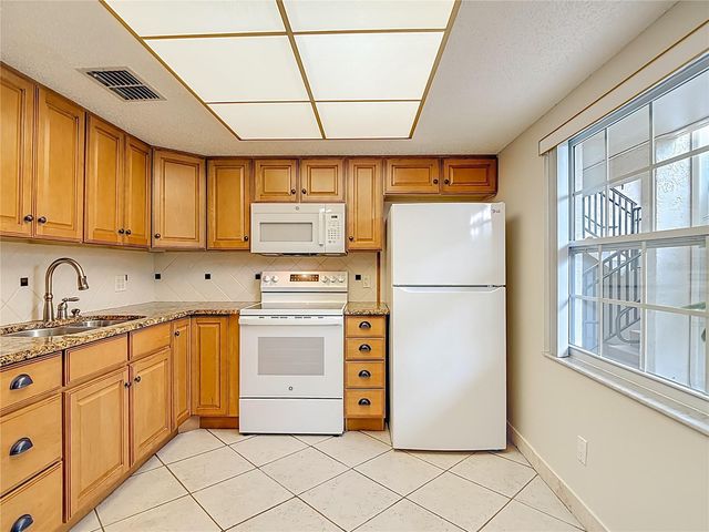 831 MAPLE COURT 109, Dunedin, FL 34698