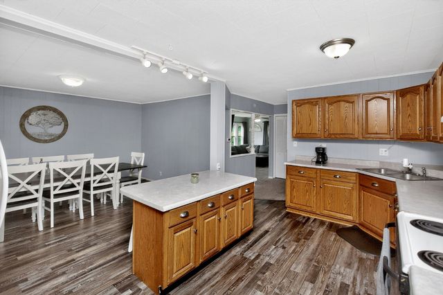 1235 E 34th Street, Des Moines, IA 50317