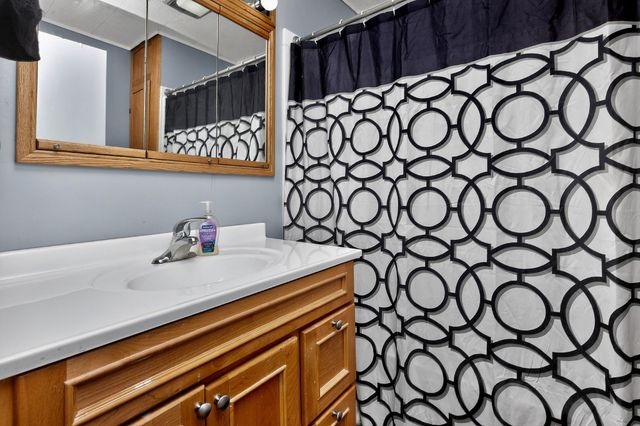 1235 E 34th Street, Des Moines, IA 50317