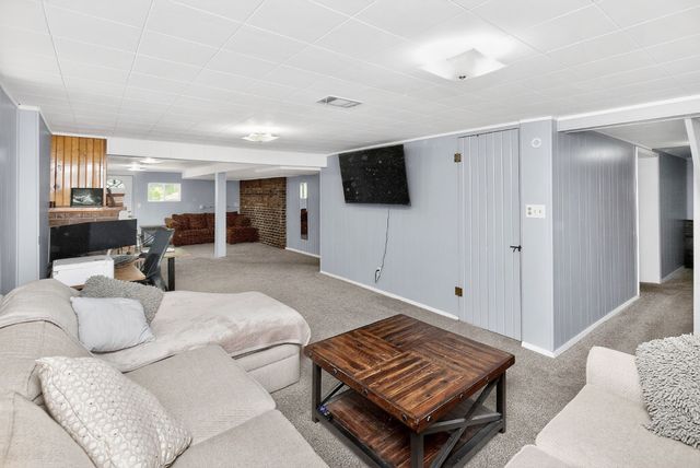 1235 E 34th Street, Des Moines, IA 50317