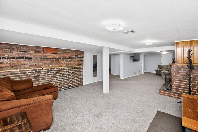 1235 E 34th Street, Des Moines, IA 50317
