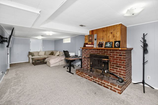 1235 E 34th Street, Des Moines, IA 50317