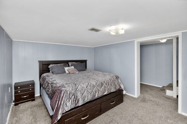 1235 E 34th Street, Des Moines, IA 50317