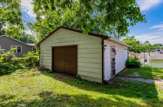 1235 E 34th Street, Des Moines, IA 50317