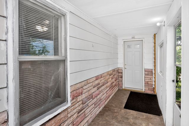 1235 E 34th Street, Des Moines, IA 50317