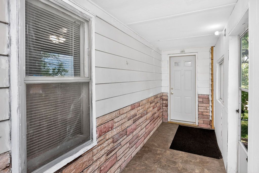 1235 E 34th Street, Des Moines, IA 50317