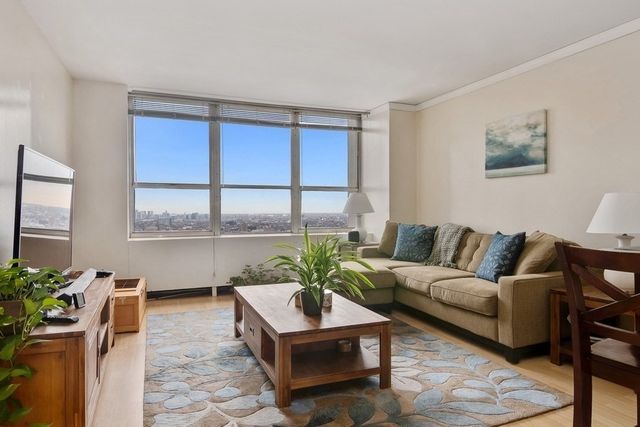 655 W IRVING PARK Road 4011, Chicago, IL 60613