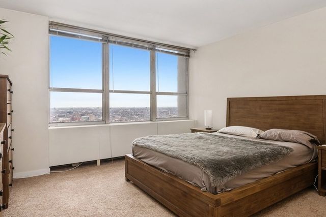 655 W IRVING PARK Road 4011, Chicago, IL 60613