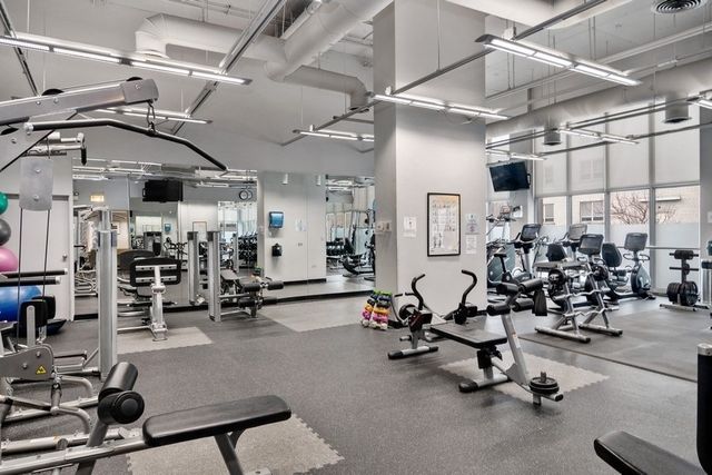 655 W IRVING PARK Road 4011, Chicago, IL 60613