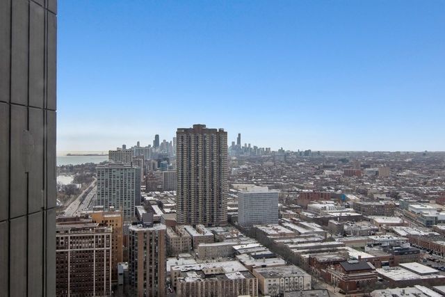 655 W IRVING PARK Road 4011, Chicago, IL 60613