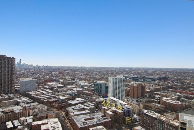 655 W IRVING PARK Road 4011, Chicago, IL 60613