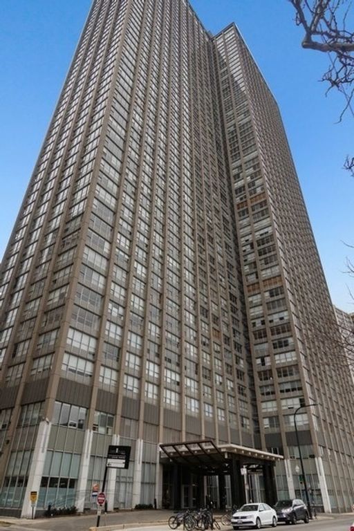 655 W IRVING PARK Road 4011, Chicago, IL 60613