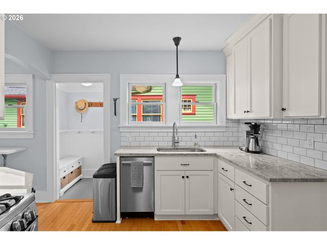 4403 Ne 32ND Pl, Portland, OR 97211