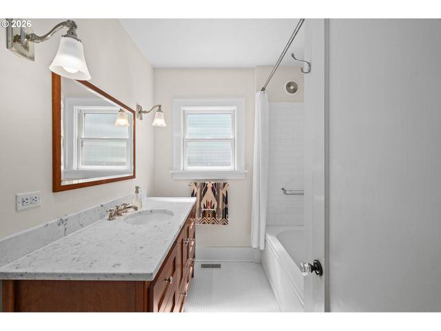 4403 Ne 32ND Pl, Portland, OR 97211