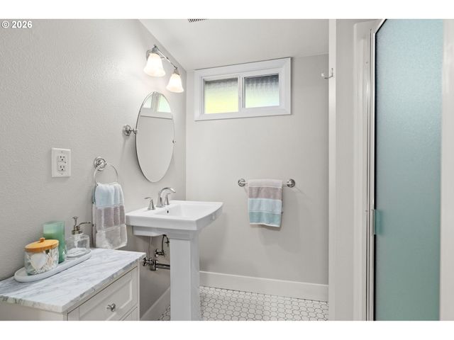 4403 Ne 32ND Pl, Portland, OR 97211