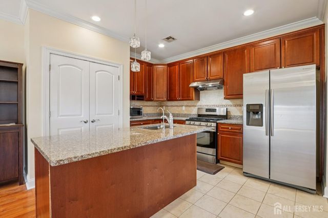 32 Cinder Road 3, Edison, NJ 08820